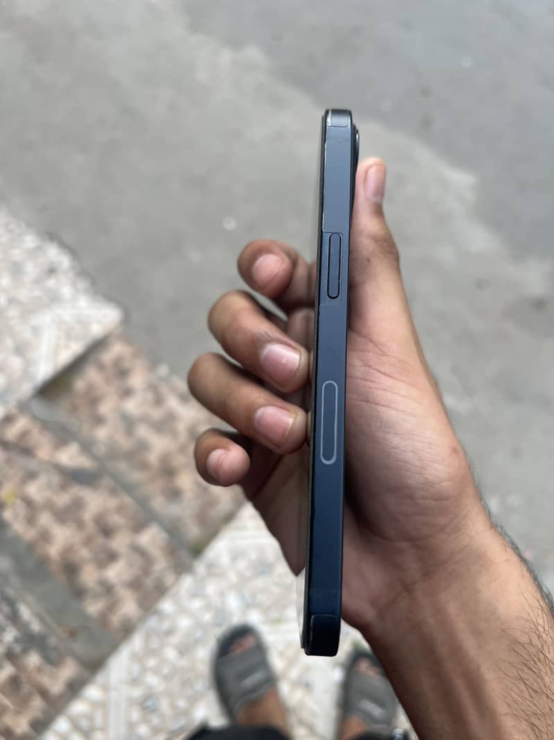 Apple iPhone 13 sim lock 2