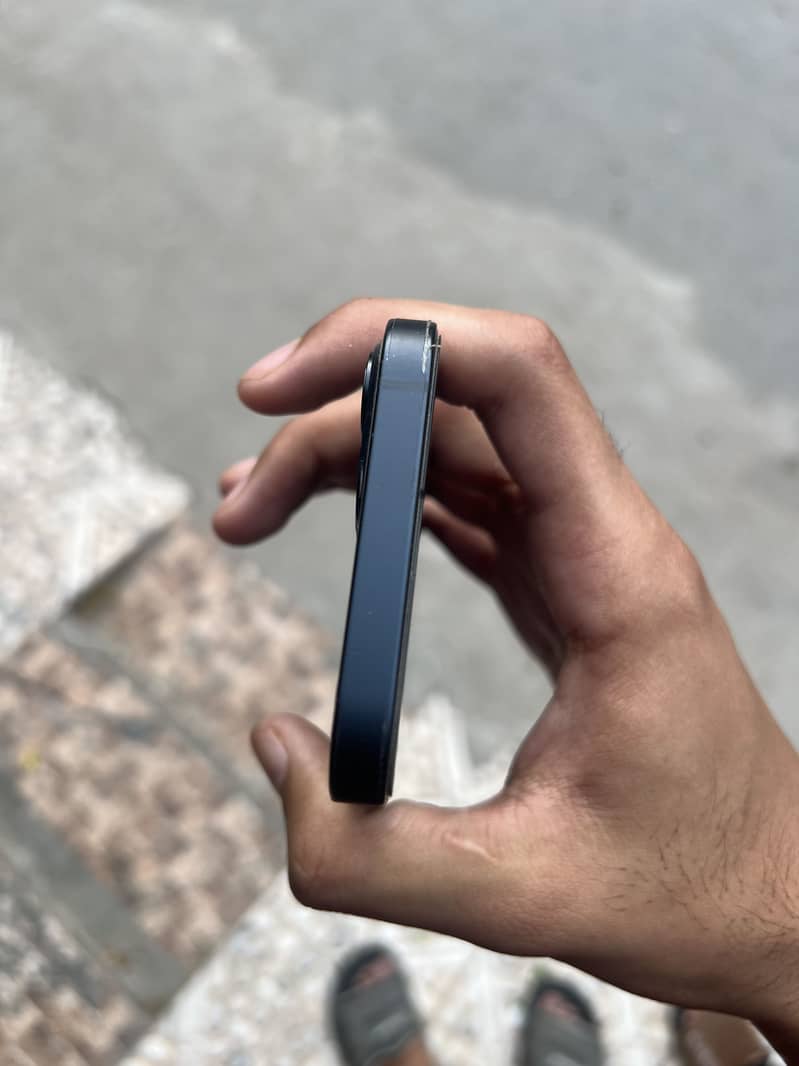Apple iPhone 13 sim lock 5