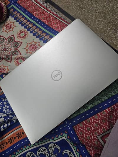 Dell XPS 13 modal 9380 i7-8th generation 4k display 60 hertz