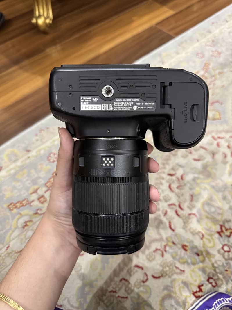 CANON EOS 80D 1