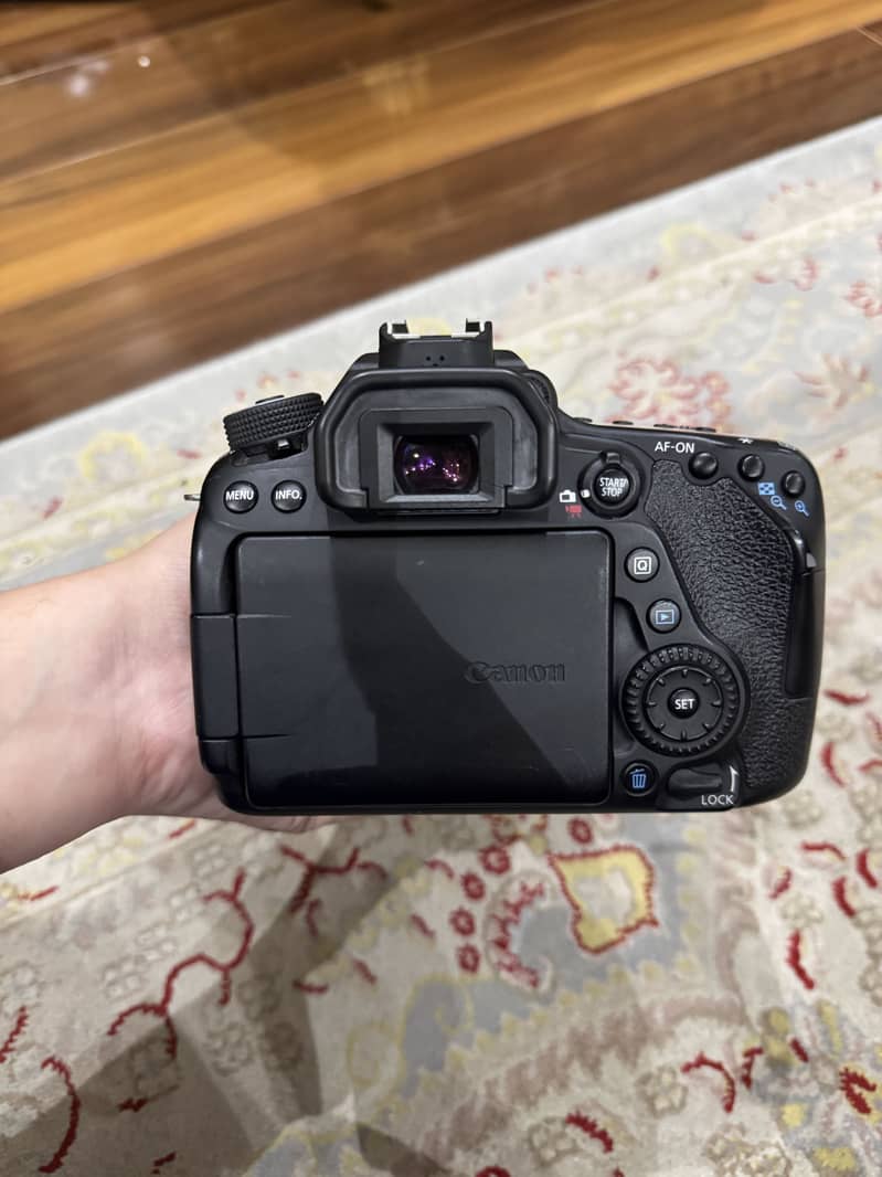 CANON EOS 80D 3