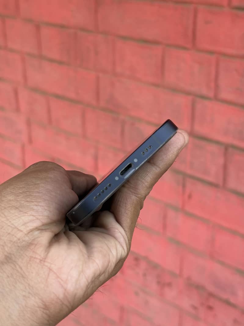 Apple iPhone 12 3