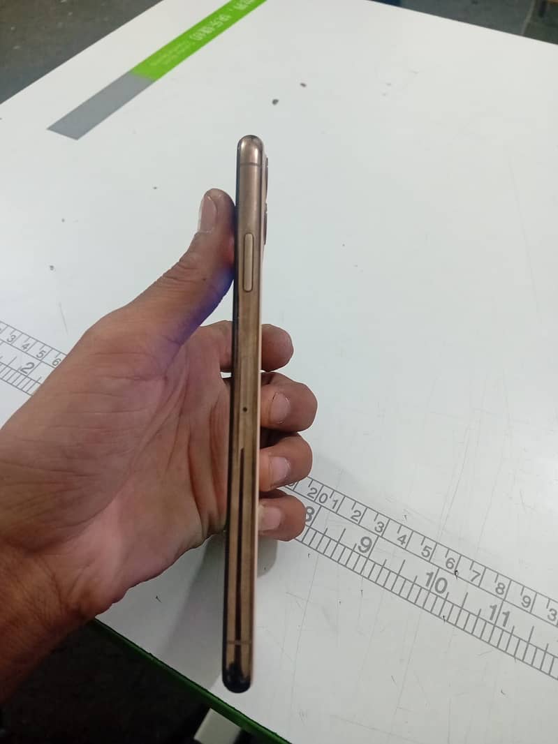 iPhone 11 Pro Max 2
