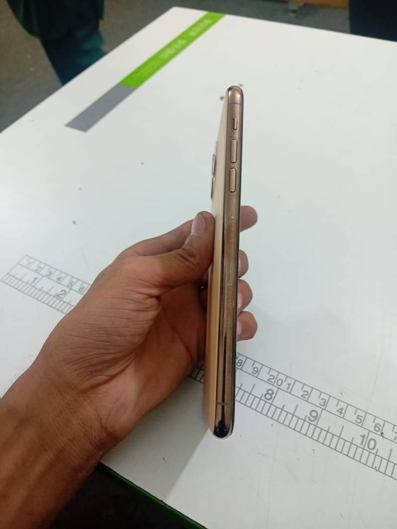 iPhone 11 Pro Max 3