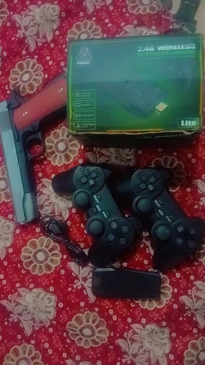 2 wireless Gaming Controllers + Gamestick