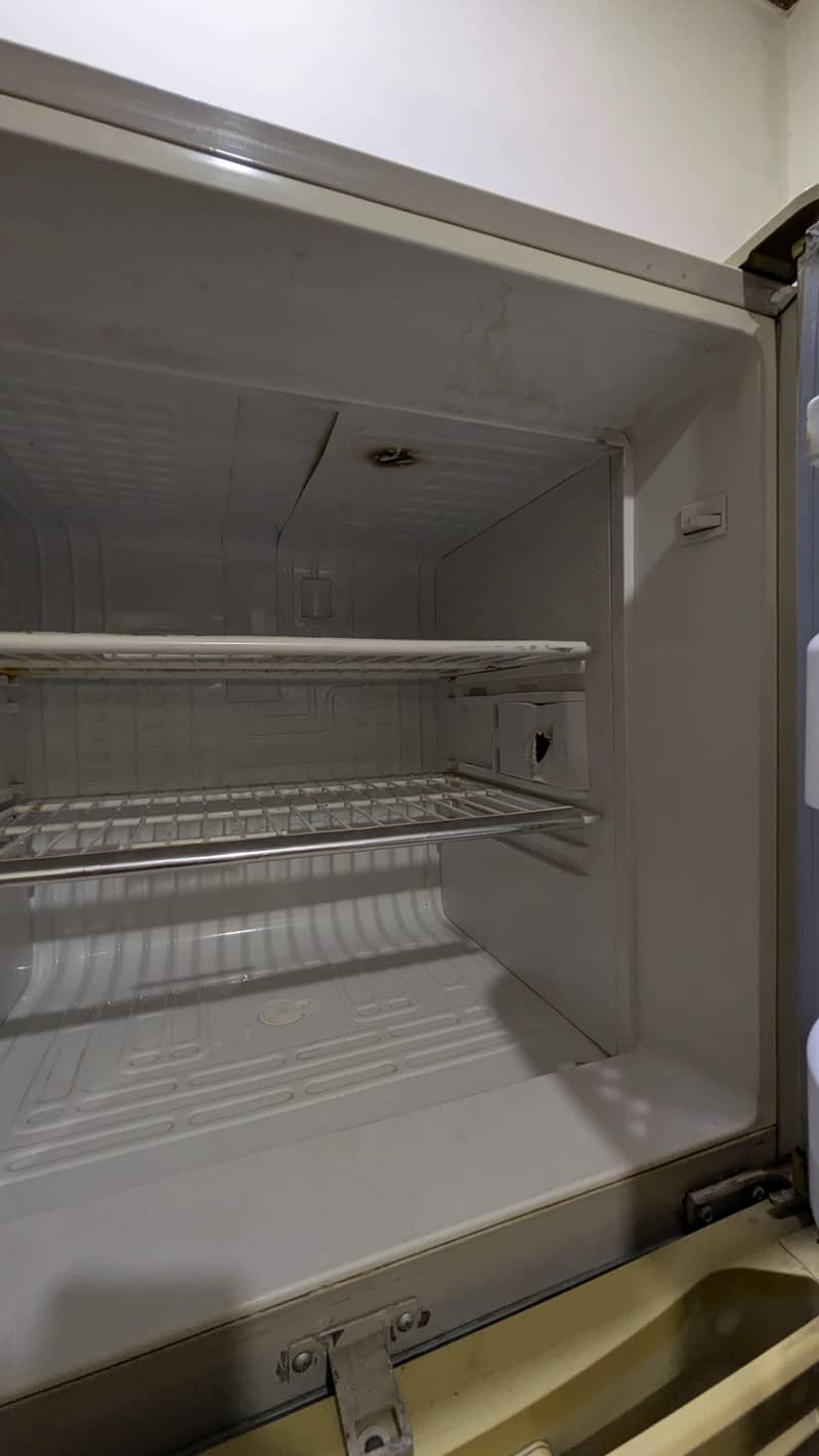 medium size fridge 1