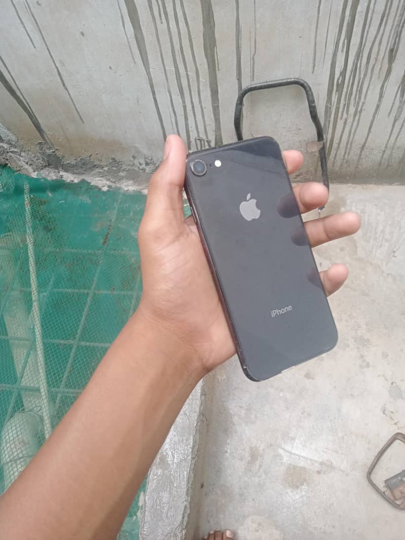 Apple iPhone 8 3