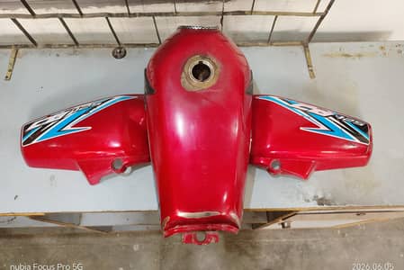 Honda CG 125 Fuel Tank and Side Covers (Euro 2) 0325 8496879