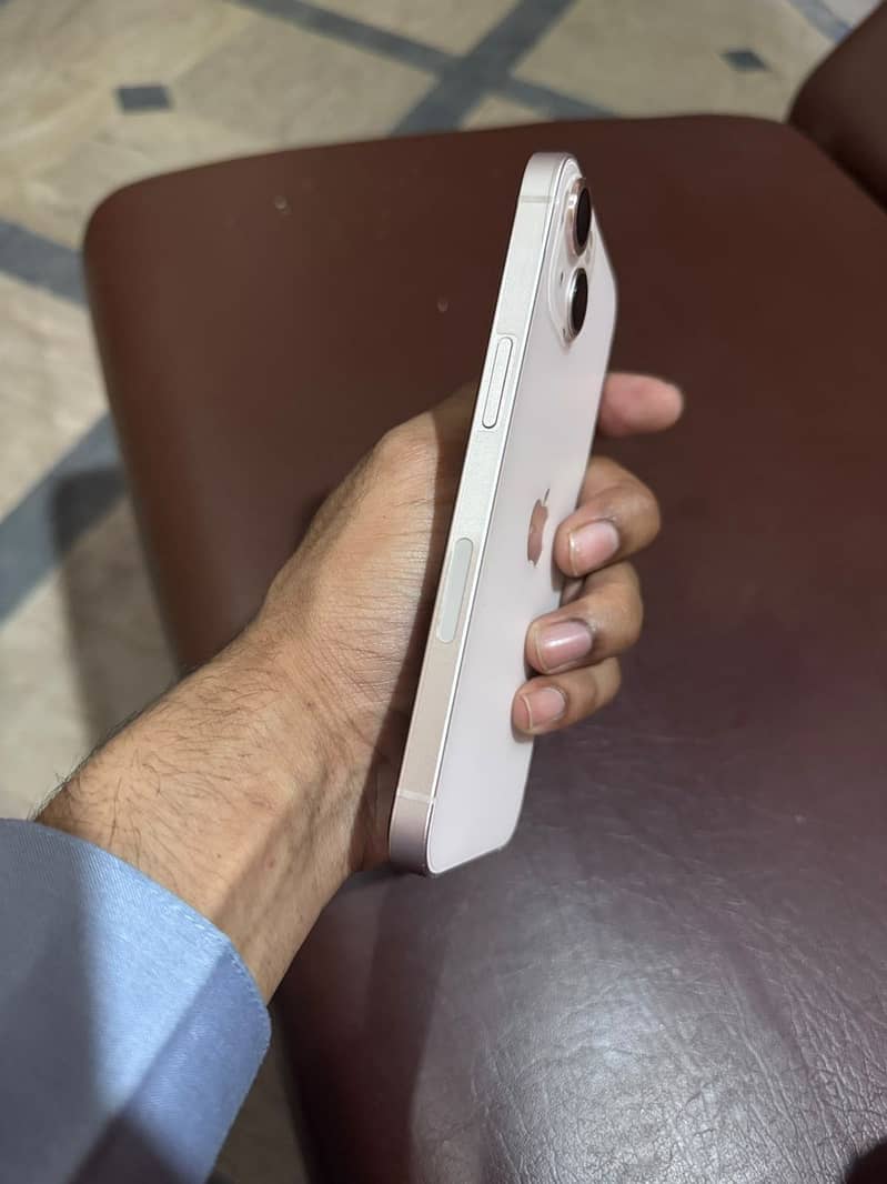 Apple iPhone 13 0