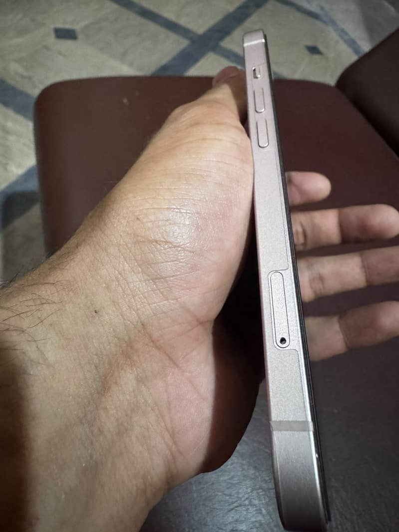 Apple iPhone 13 4