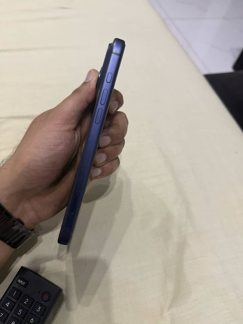 Iphone 17 pro max 4