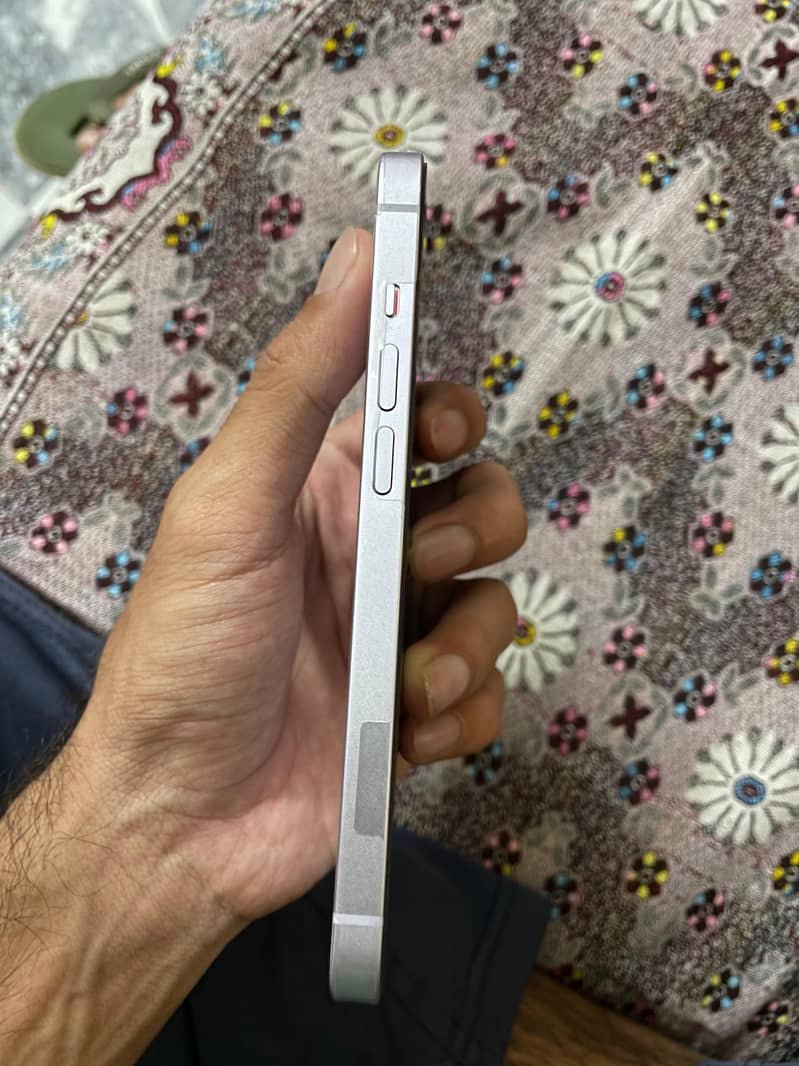 Apple iPhone 14 1