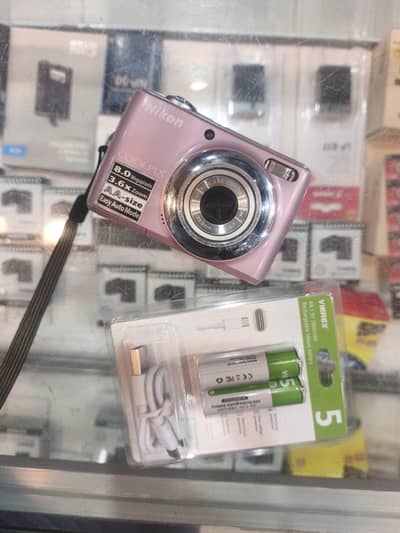 Nikon Coolpix 8mp digital camera with cells & card