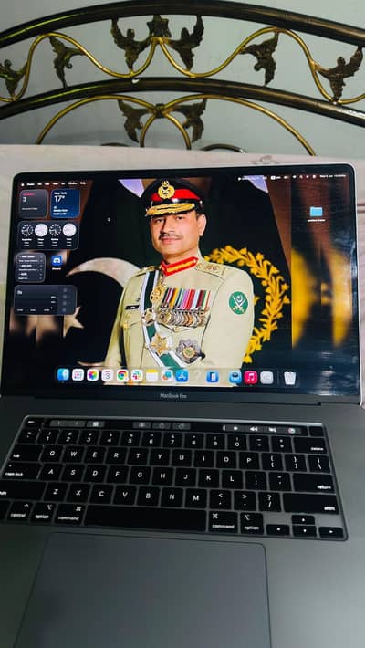 MacBook Pro 16 inch 2019 i7 16GB 512GB SSD