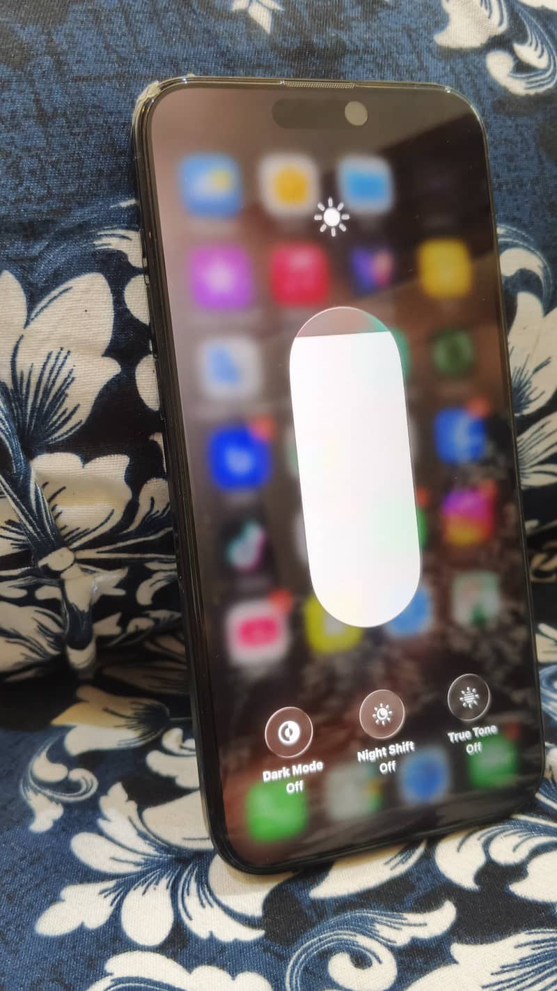 iPhone 15 Pro Max 2