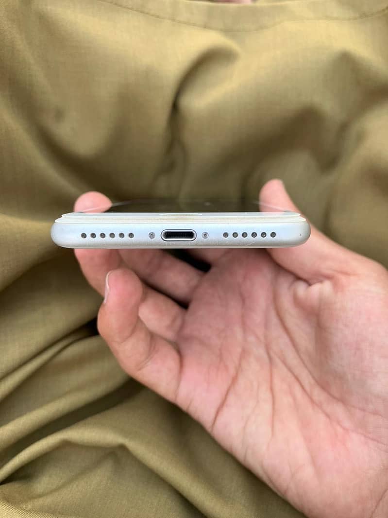 Apple iPhone 8 1