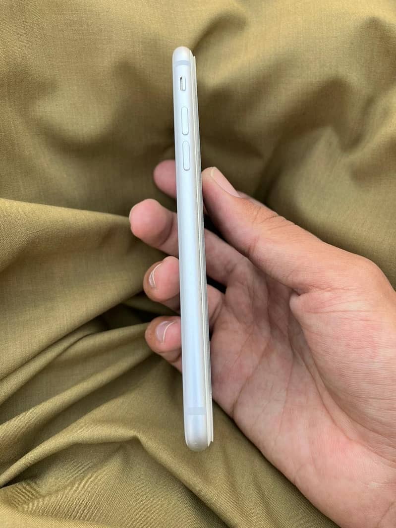 Apple iPhone 8 3