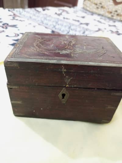 Vintage handcrafted jewellery/storage wooden box