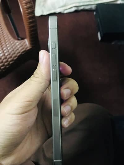 Iphone 15 pro max 98 health