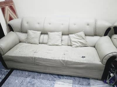 7 seater sofa for sale 0/3/0/1/9/5/2/8/3/0/0