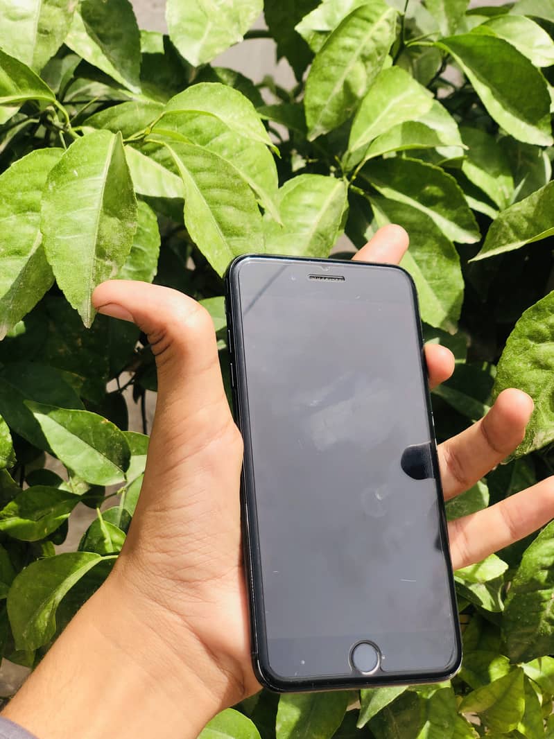 Apple iPhone 7 Plus 1