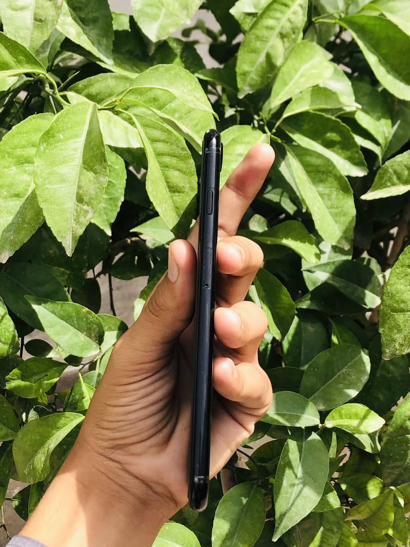 Apple iPhone 7 Plus 3