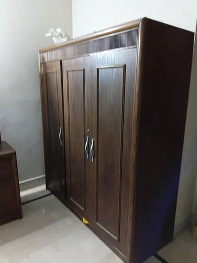 bed room set ha pure wood ha. cont karain. 03141109728