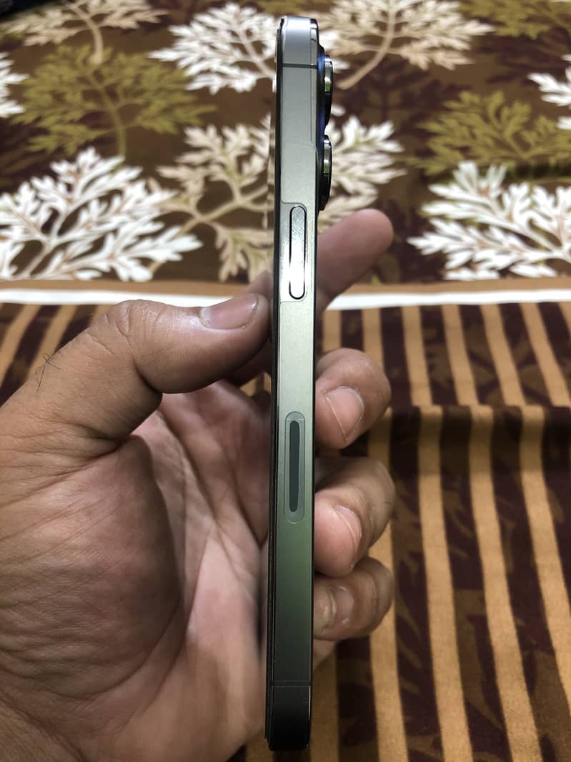 Apple iPhone 13 Pro 3