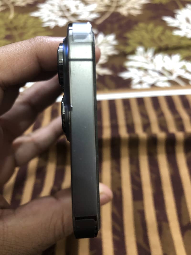 Apple iPhone 13 Pro 4