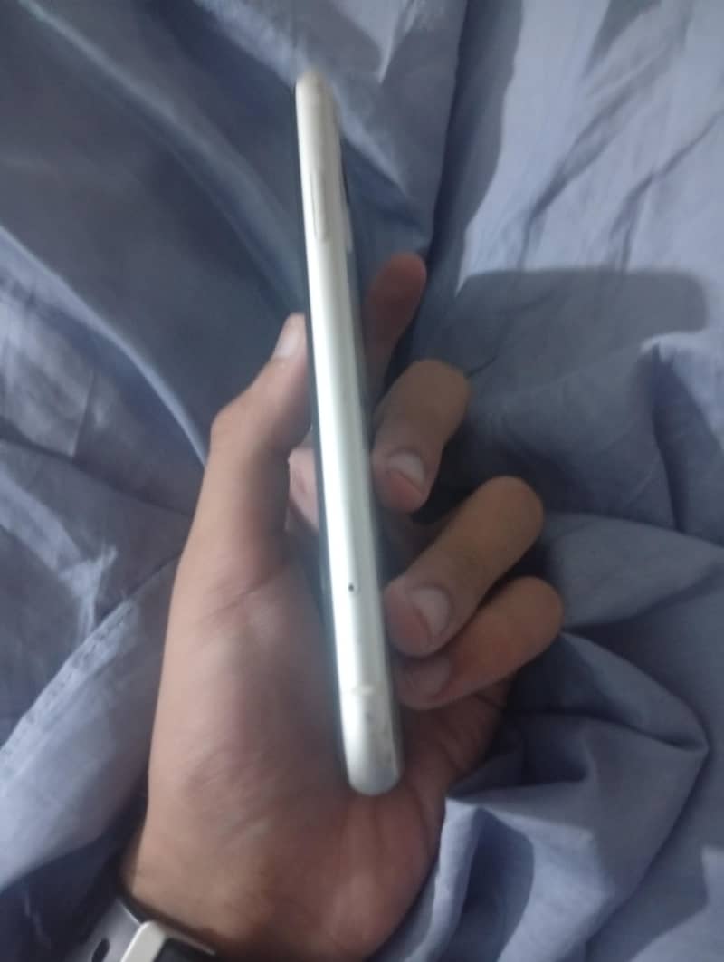 iPhone 11 2