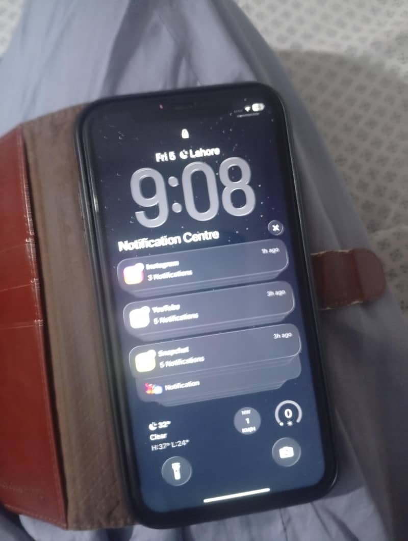 iPhone 11 4