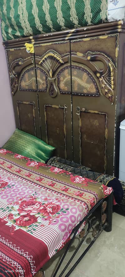 3 doors wardrobe