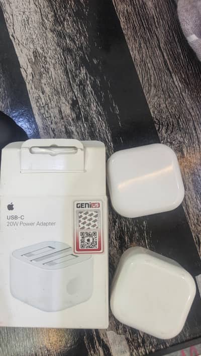 Apple USB-C Power Adapter (20W)