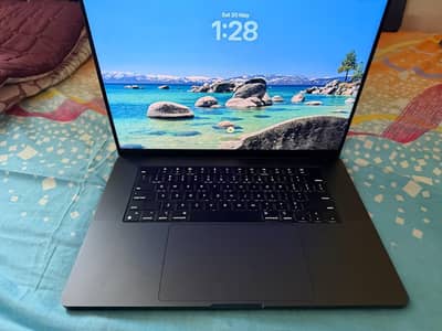 Apple MacBook M3 Max Pro 2023 16 inch Space Black 36GB RAM 1TB SSD
