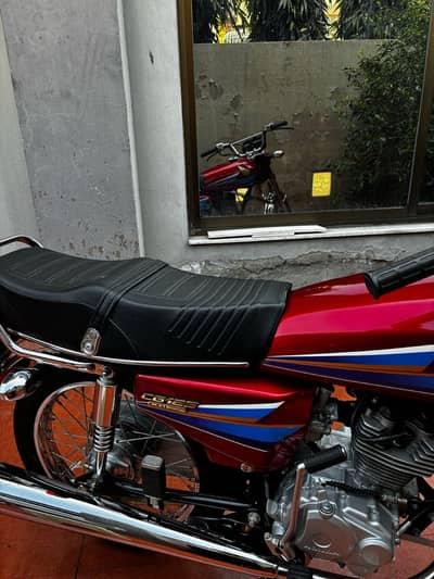 Honda CG 125 2006 Low Mileage Urgent WhatsApp only. . . 03065943365