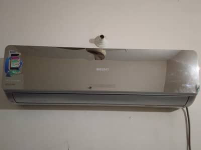 10/10 Condition Orient black mirror gold fan DC inverter