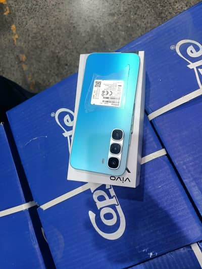 3 month warranty remening Box with charger top par dent hai