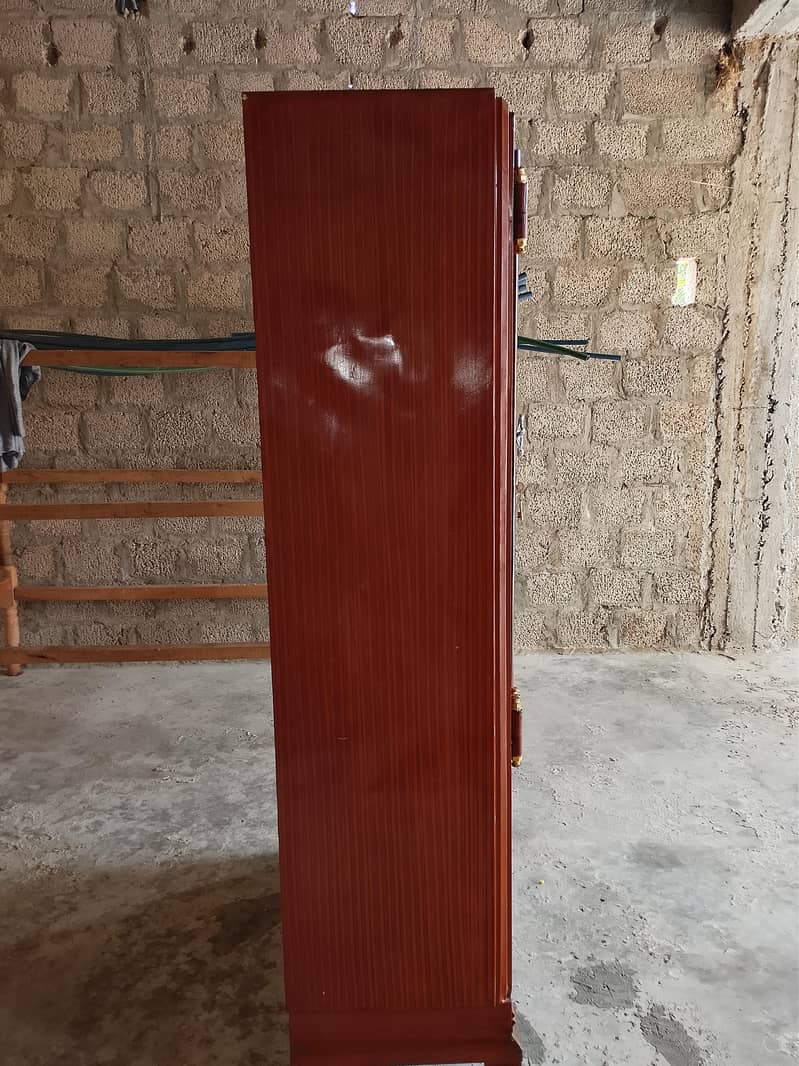 Almari 1