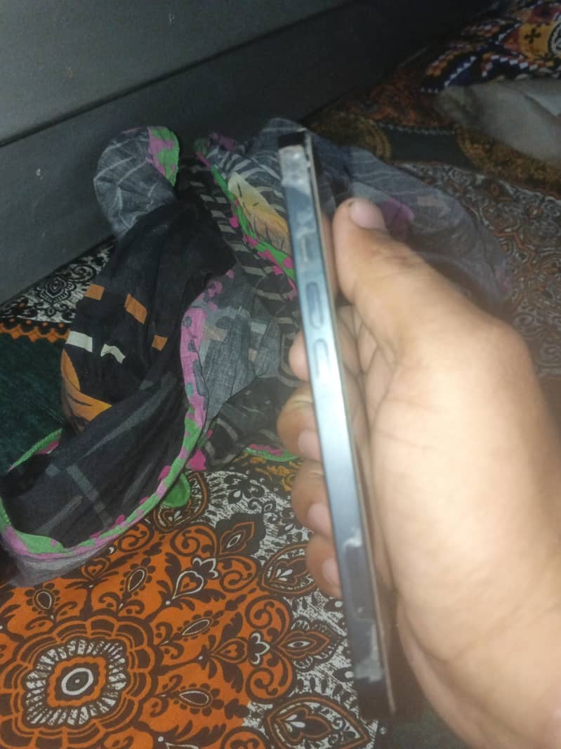 Apple iPhone 13 0