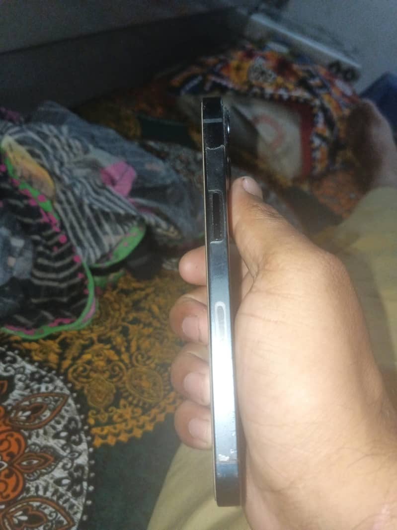 Apple iPhone 13 2