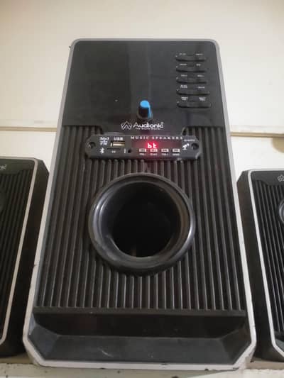 audionic woofer good condition