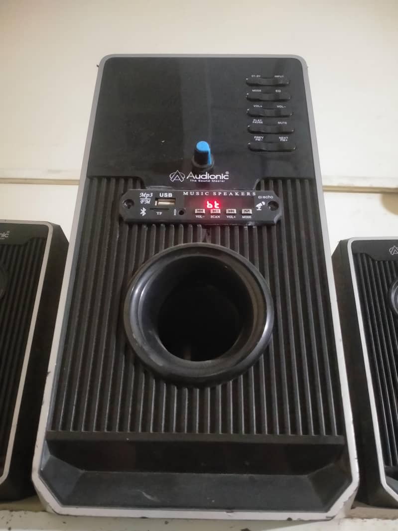 audionic woofer good condition 0