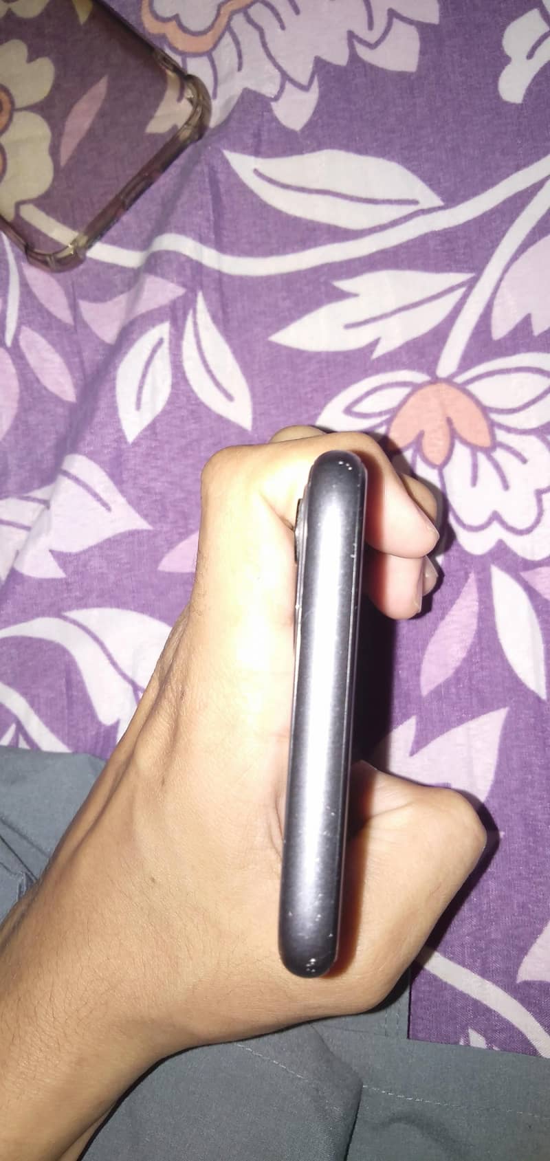 Apple iPhone 11 7