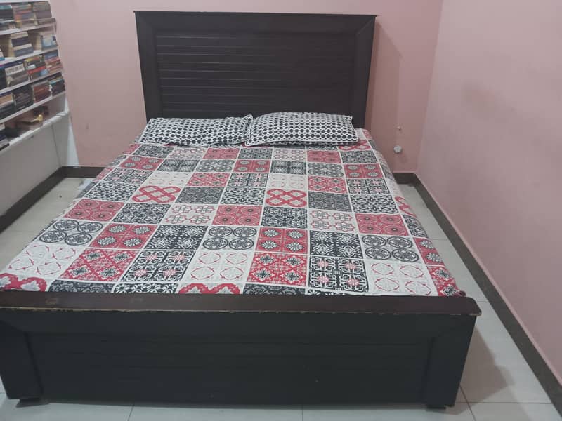 double bed without side tables 1