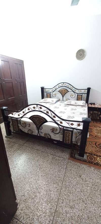 bed set with side table and dressing