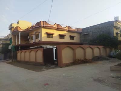 2 unit corner house with servent room and 1 lawn