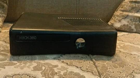 XBOX 360 10/10 condition with almost every game