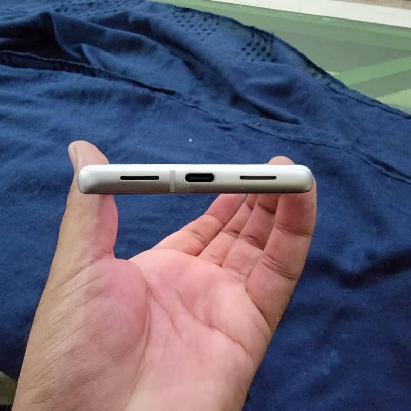 Google Pixel 7 4