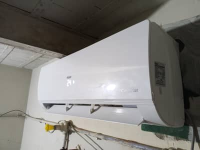 1.5 TON HSU 19HFCS TRIPLE INVERTER SERIES WIFI