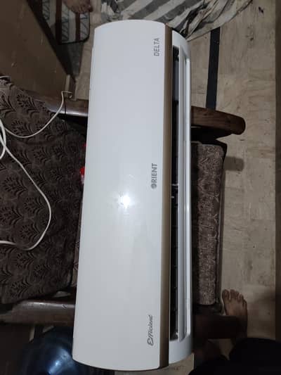 1 Ton air conditioner 10/10 condition